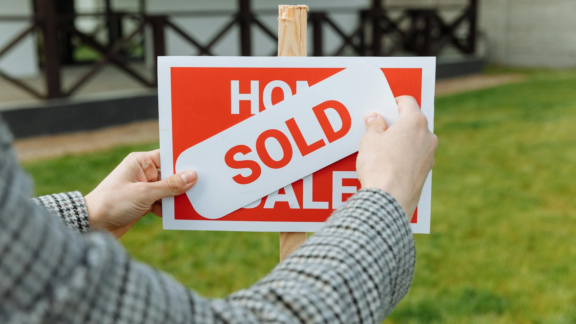 US home prices slow to lowest gain in two years