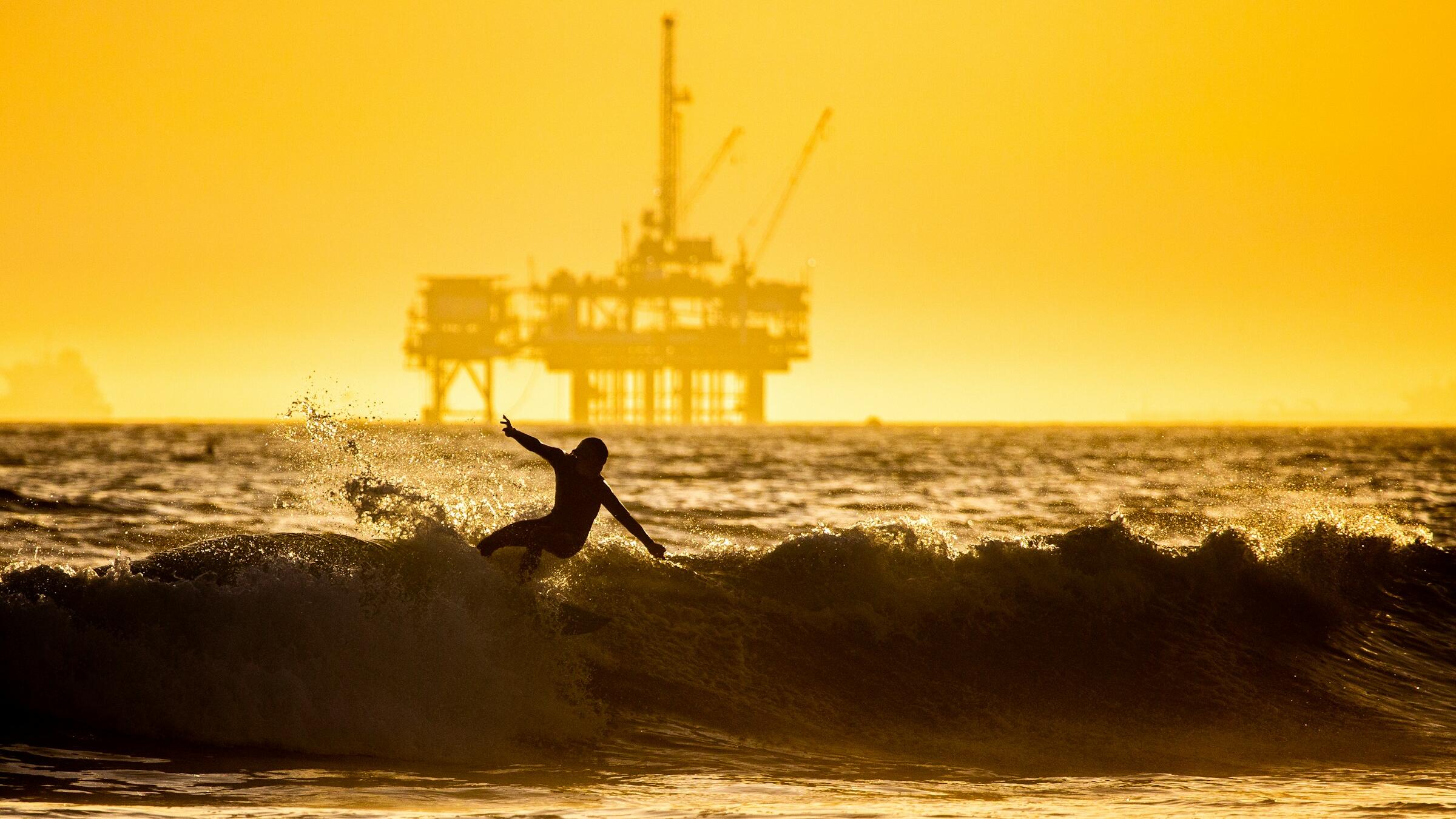 Markets: Oil slips on strong dollar, ample supply