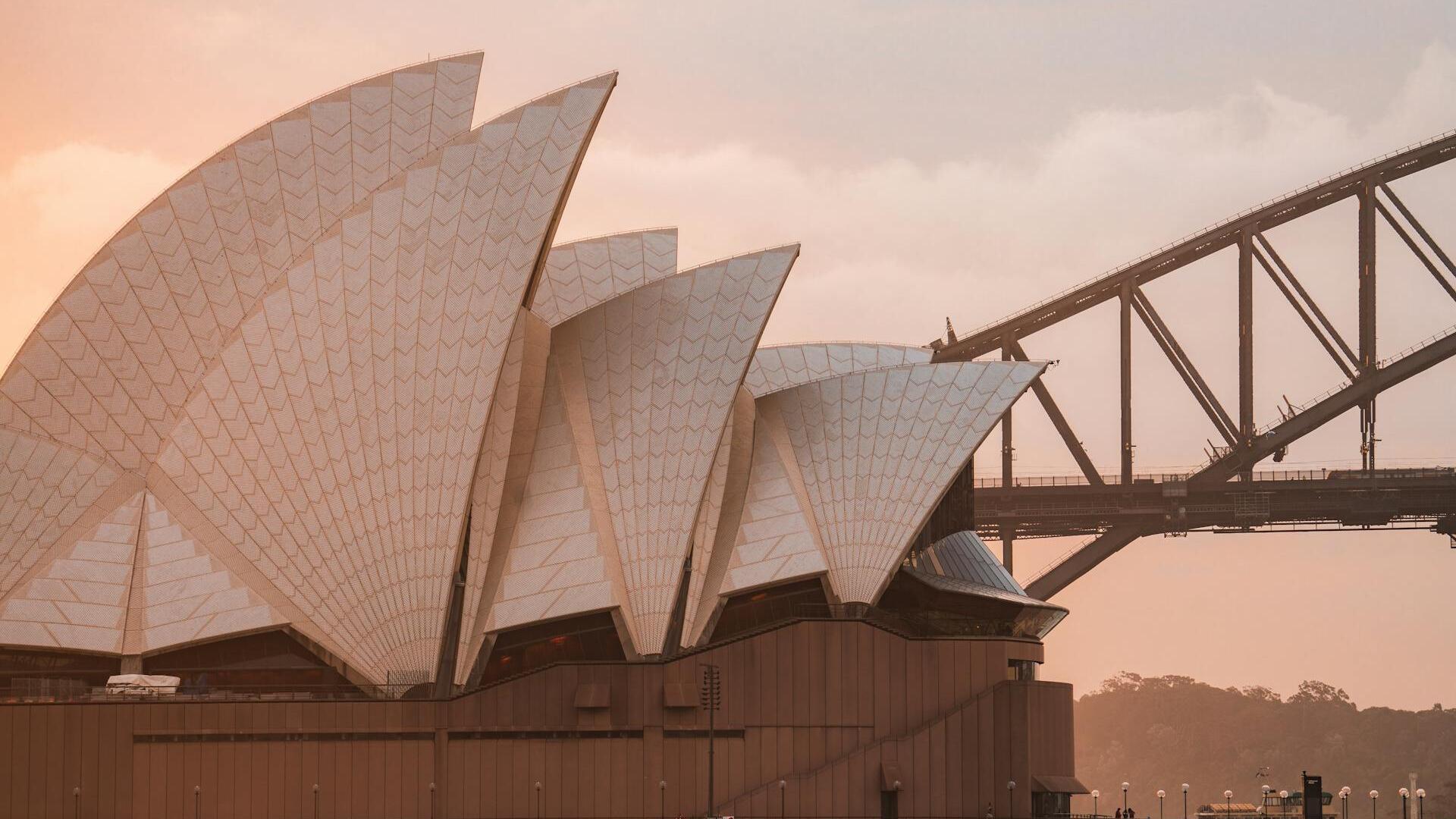 ASX 200 hits 5wk low as RBA holds rates at 3.6%