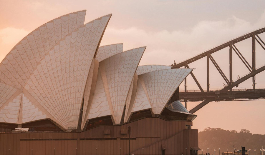 ASX 200 hits 5wk low as RBA holds rates at 3.6%