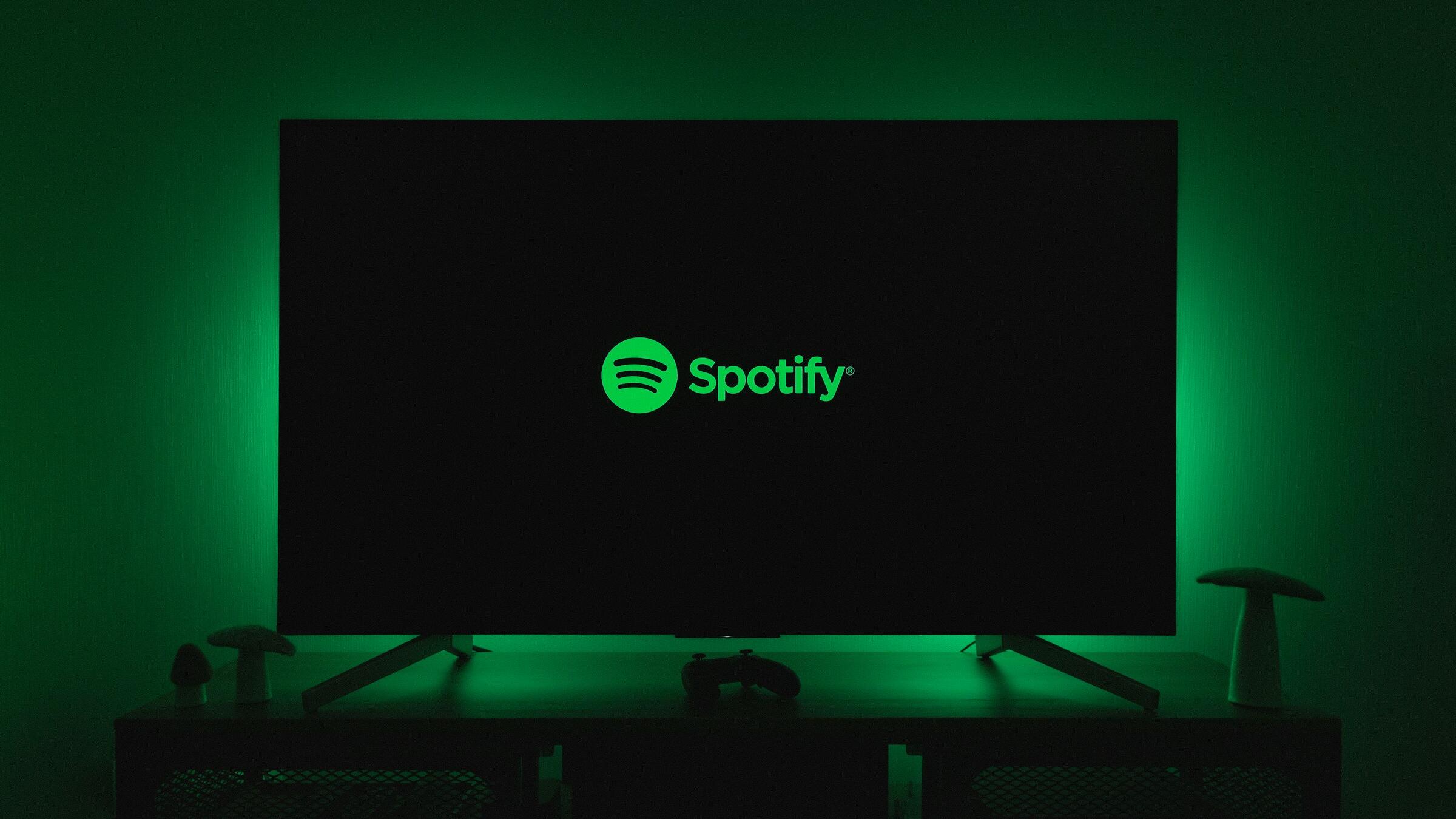 Spotify beats Q3 forecasts, slips 2% on mixed guidance