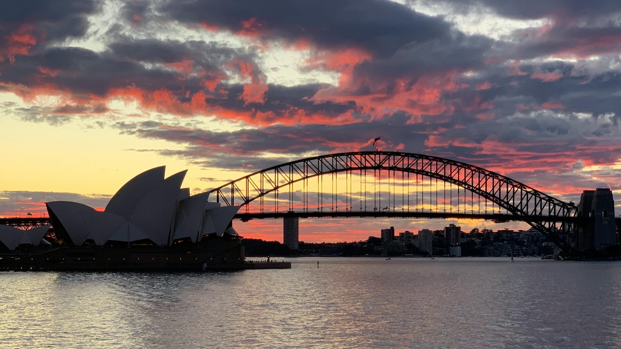 ASX 200 extends 5wk lows as tech stocks, miners slide