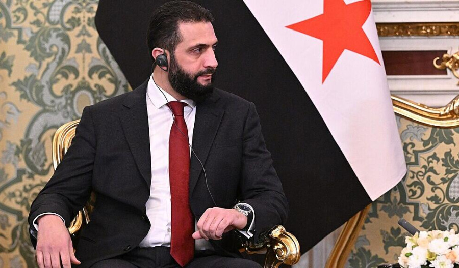 US suspends sanctions on Syria in historic meeting