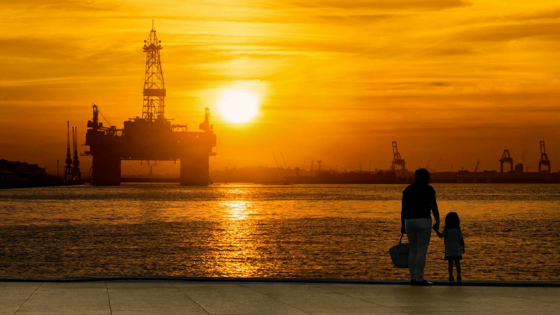 Markets: Oil eases amid oversupply fears