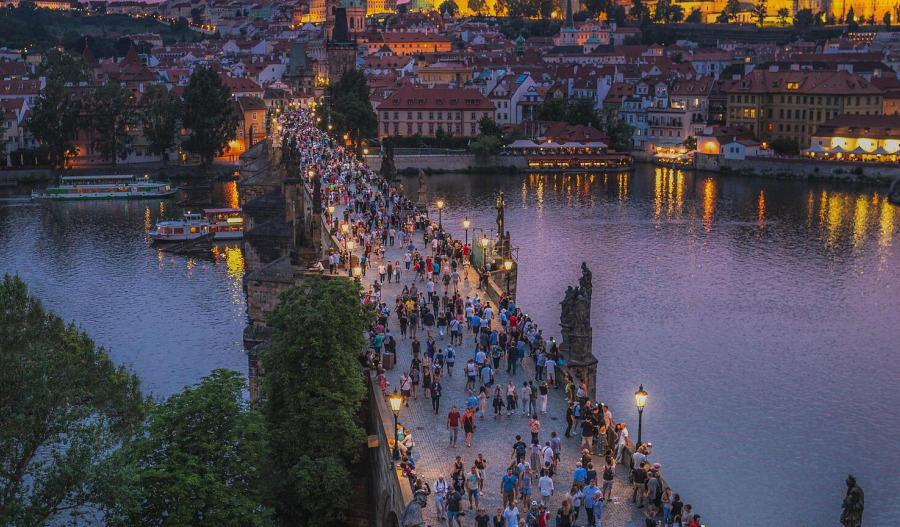 Trading floor: MinRes rises; ARN Media, ALL sink