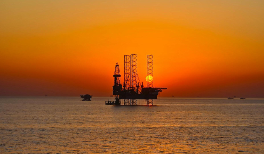 Oil ticks lower; US government reopening in focus