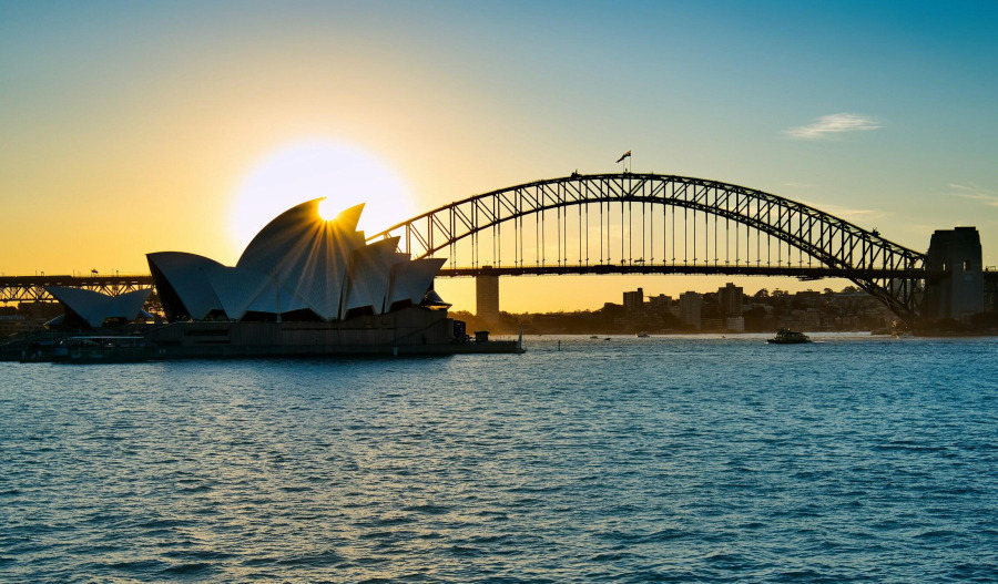 ASX 200 drops 0.5% as jobs data dims rate cut hopes