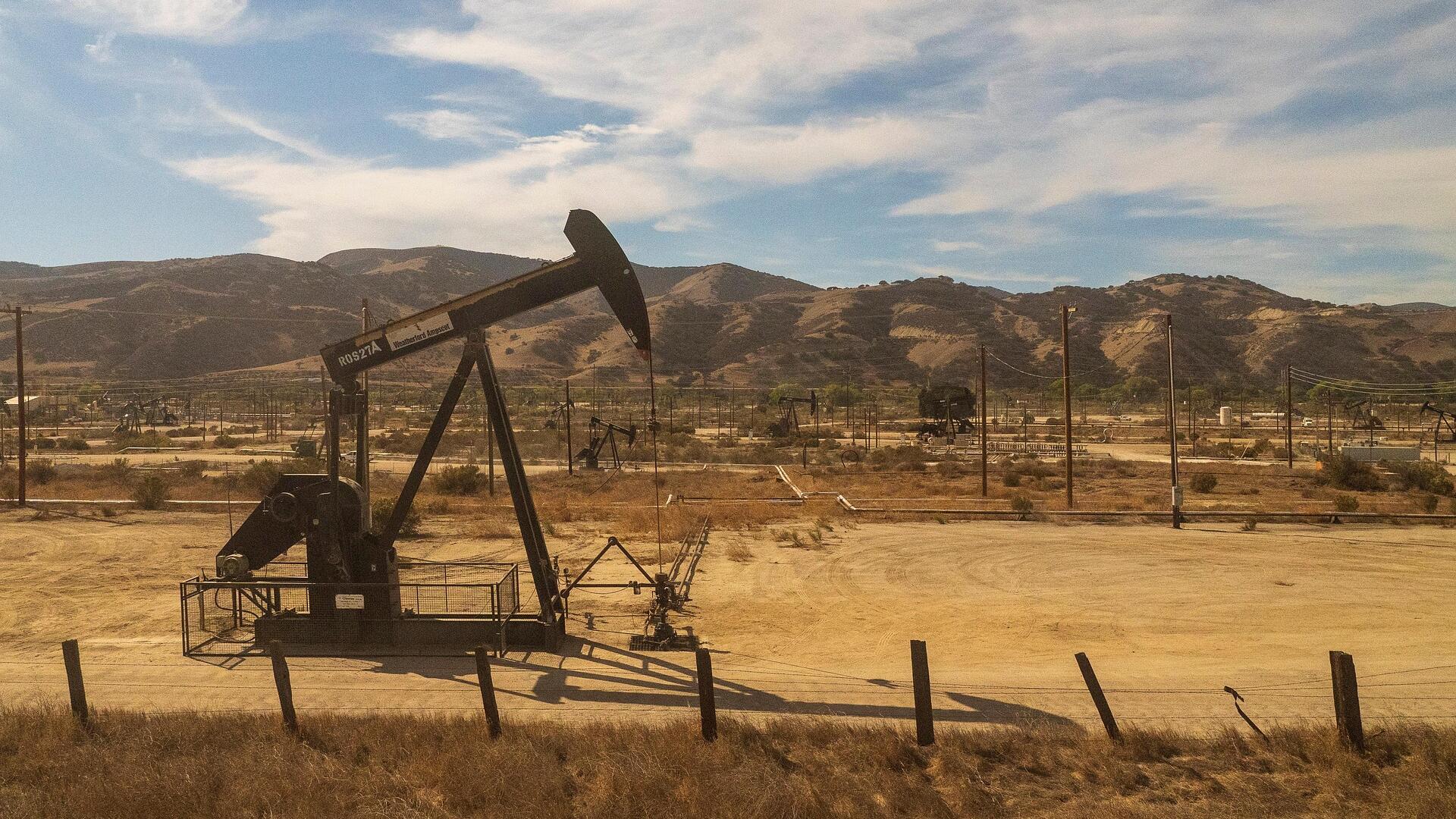 Oil dips as Russia resumes exports after port suspension