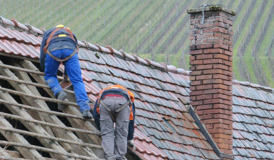 US homebuilder confidence up one point in November