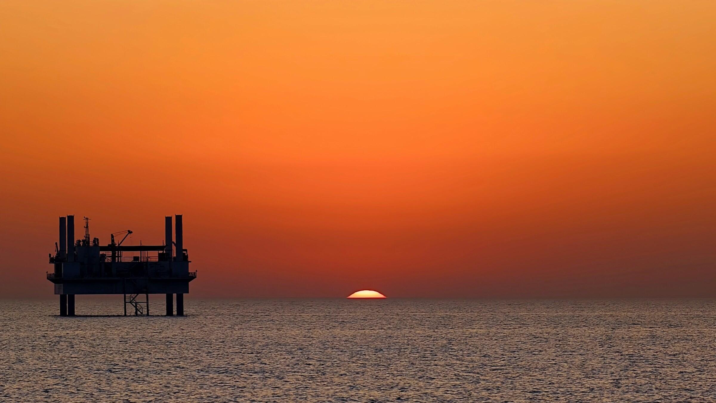 Oil slides as peace push raises oversupply concerns