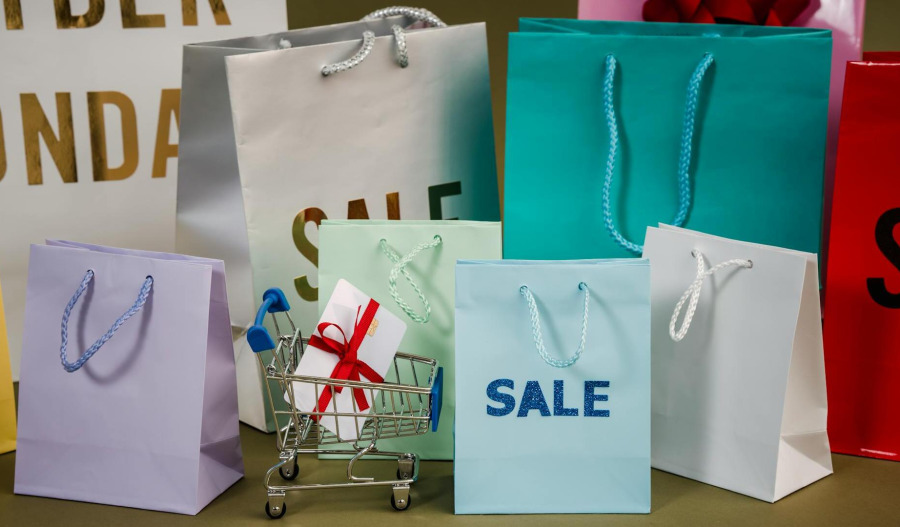 US consumer sentiment dips to near historic lows