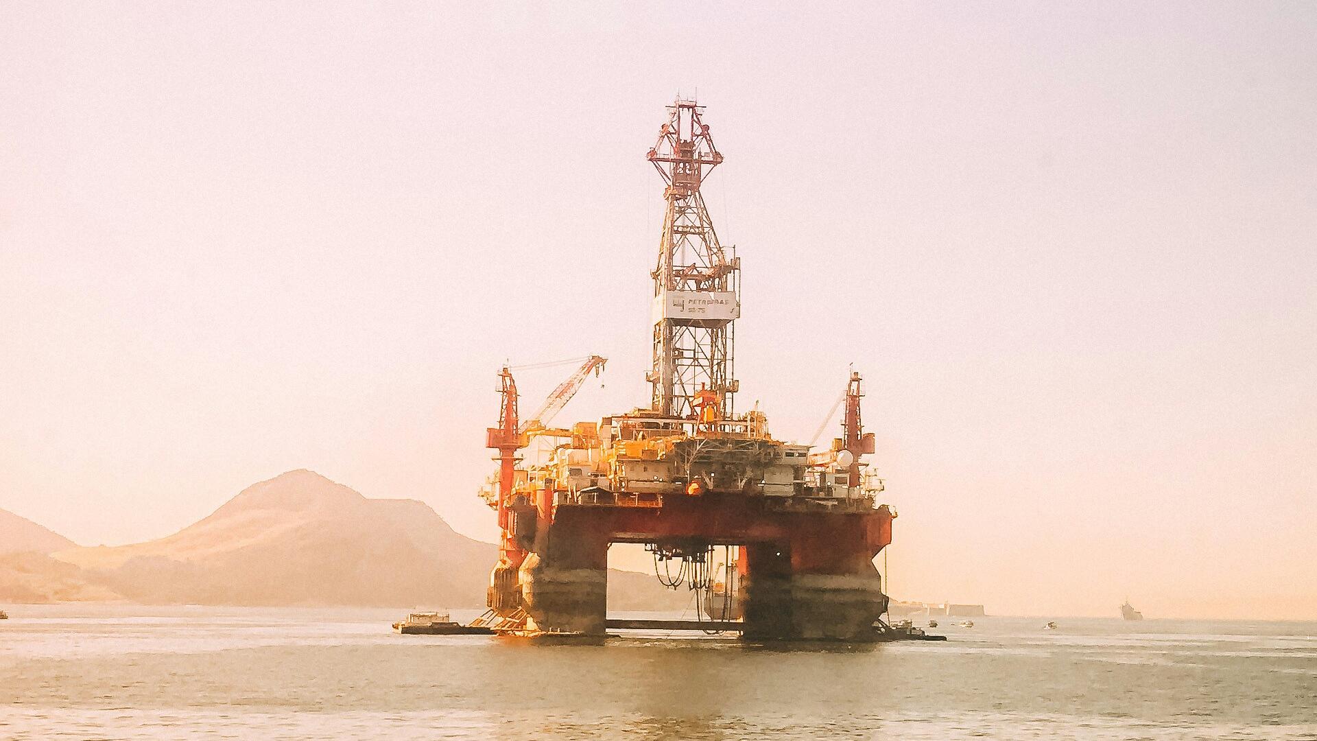 Oil prices steady as Ukraine peace talks progress