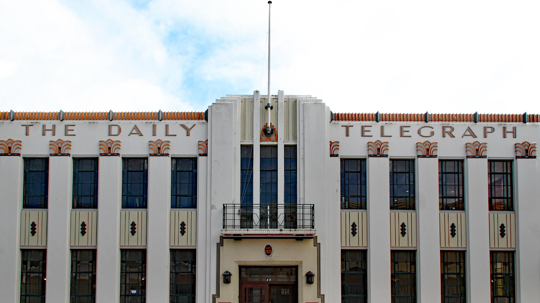 Daily Mail strikes 500m pound deal to buy the Telegraph