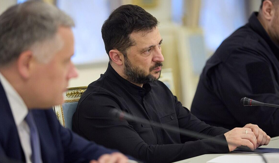 Allies to Zelenskyy resign after corruption scandal