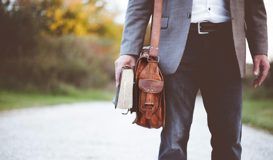 US jobless claims hit lowest level since April