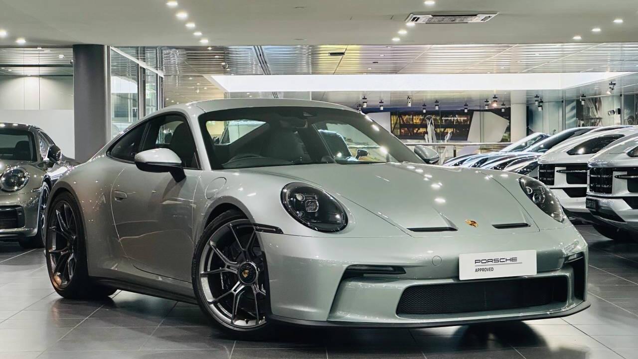 2022 Porsche 911 GT3 with Touring Package (992 I)