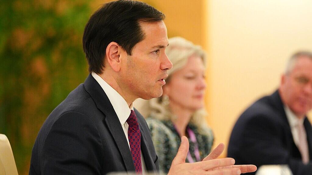 Ukraine and US officials hold peace talks in Florida