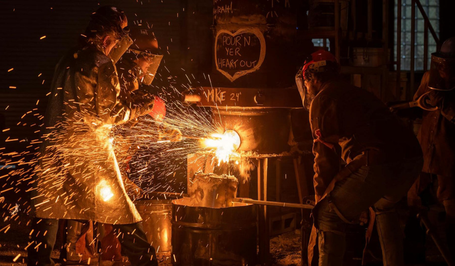 ISM: US manufacturing dips; tariff pressures persist