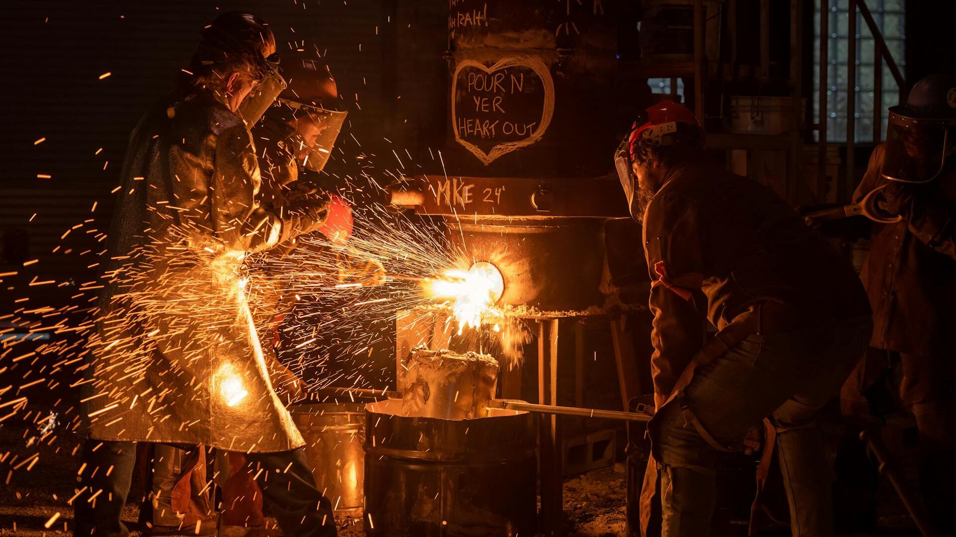 ISM: US manufacturing dips; tariff pressures persist