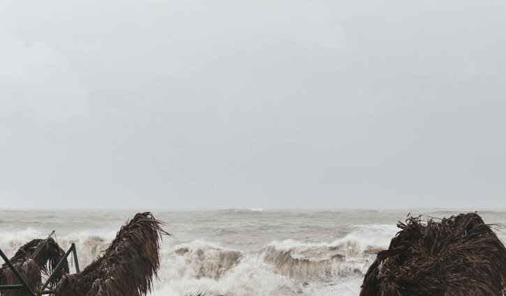 Hurricane Rafael lashes Cuba, island left without power
