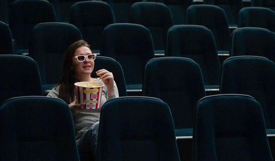 Trading floor: Collins Foods slips; RLG, EVT gain