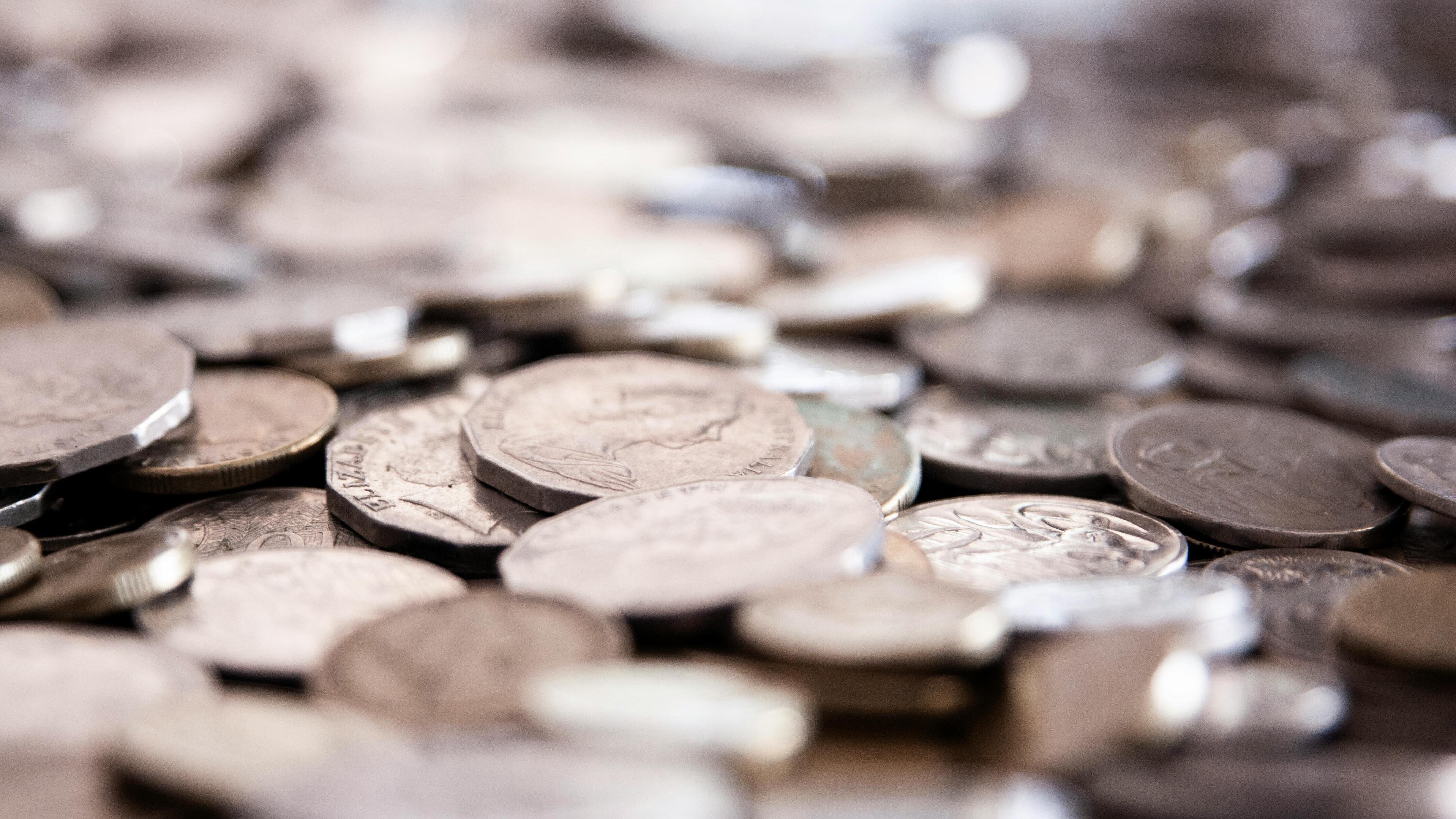 Young investors defy advice to boost cash reserves