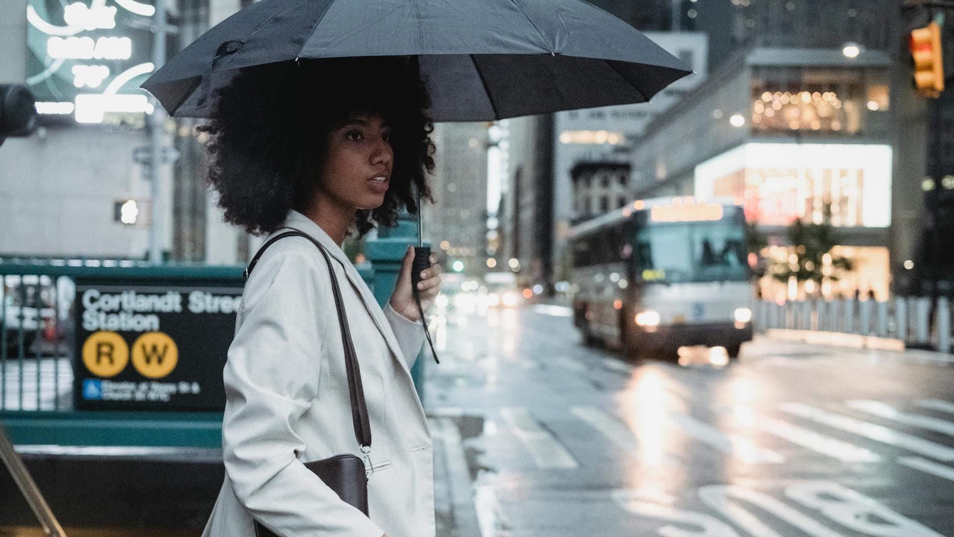 Wall St finishes higher as tech, bitcoin rebound