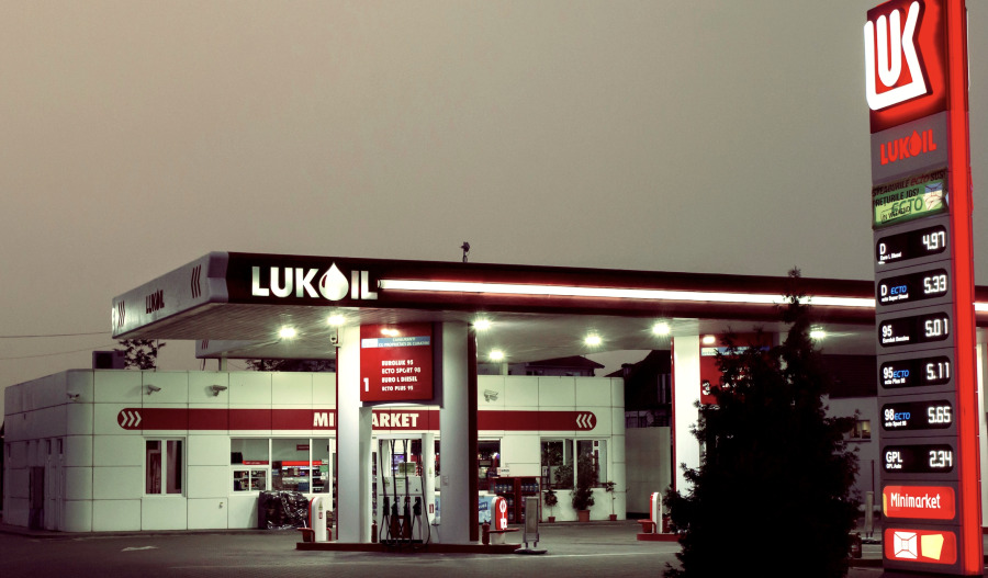 Exxon may buy Lukoil's stake in Iraqi oilfield