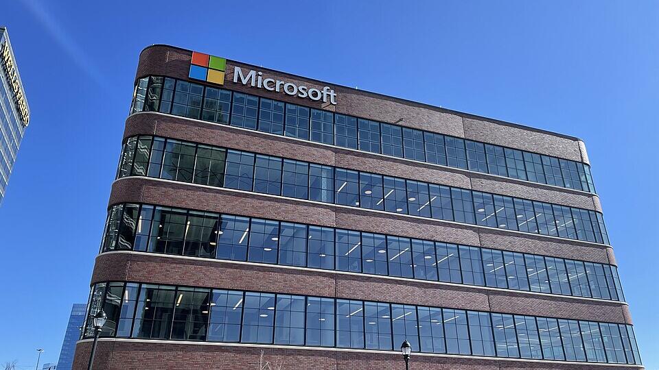Microsoft slaps down sales quota downgrade report