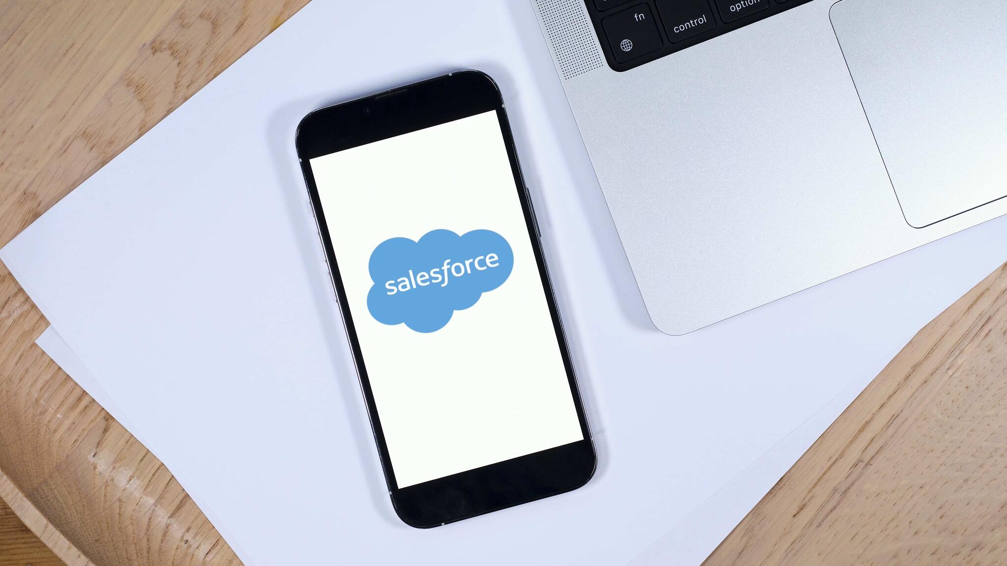 Salesforce lifts guidance on Agentforce-driven beat