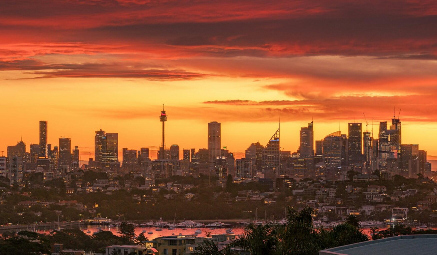 ASX 200 slips ahead of RBA as investors stay cautious