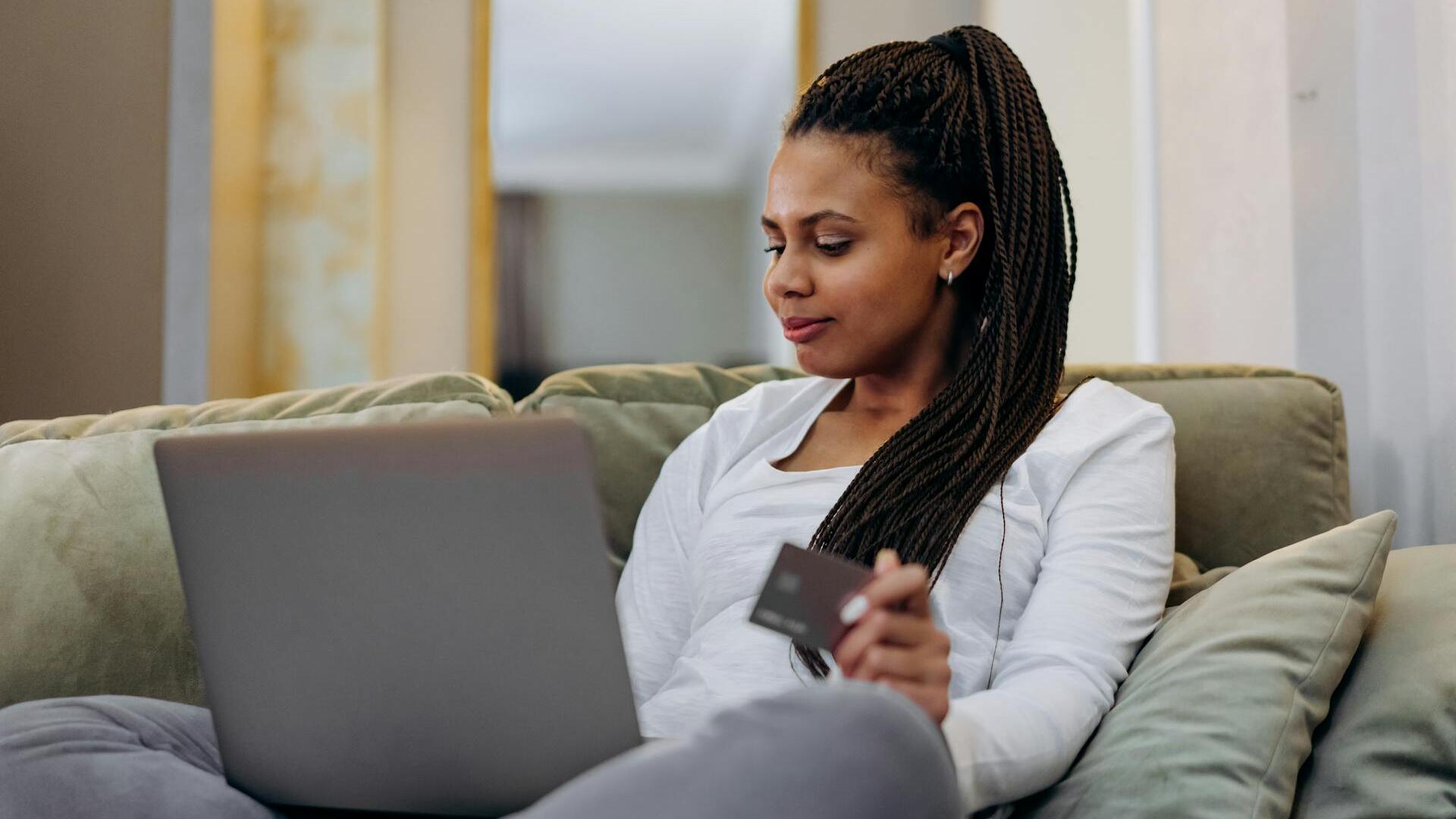 NY Fed: Households gloomier on finances in November