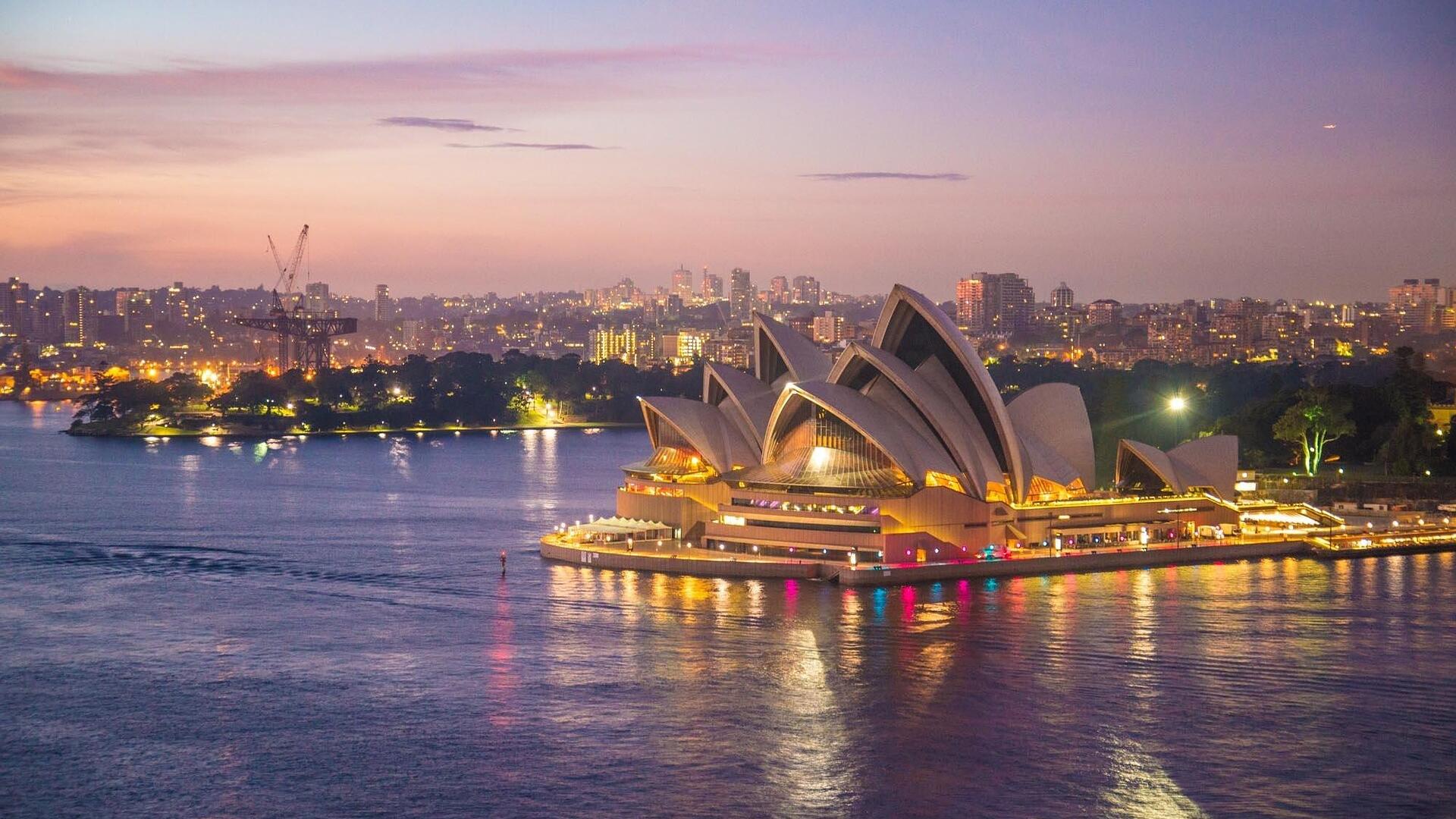 ASX 200 down 0.5% as RBA holds rates; tech leads losses