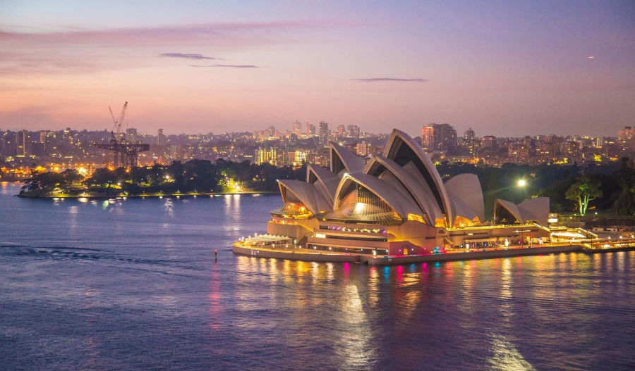 ASX 200 down 0.5% as RBA holds rates; tech leads losses