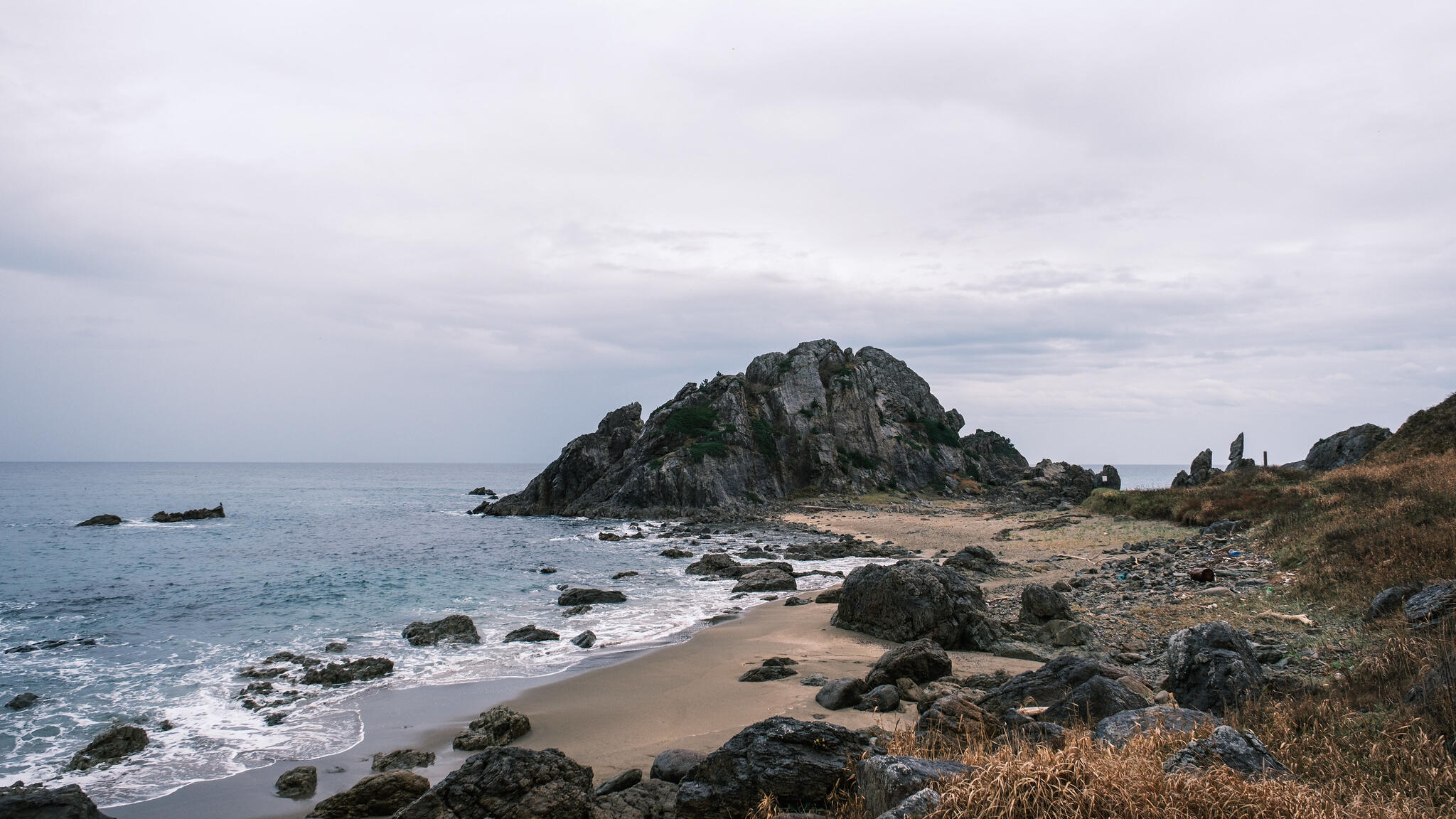 Japan hit by 7.5 magnitude earthquake