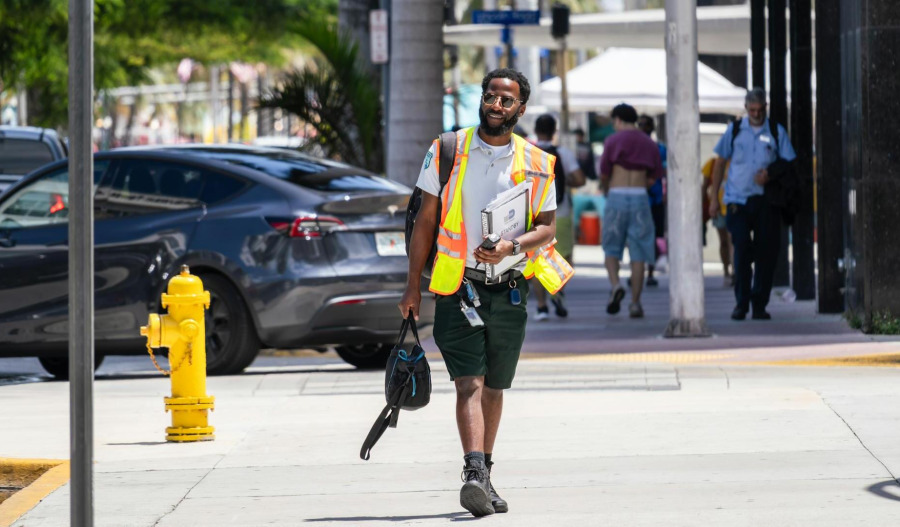 US job openings rise; labour market shows renewed strain