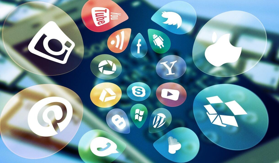 Aussies face 5-year social media check for US entry