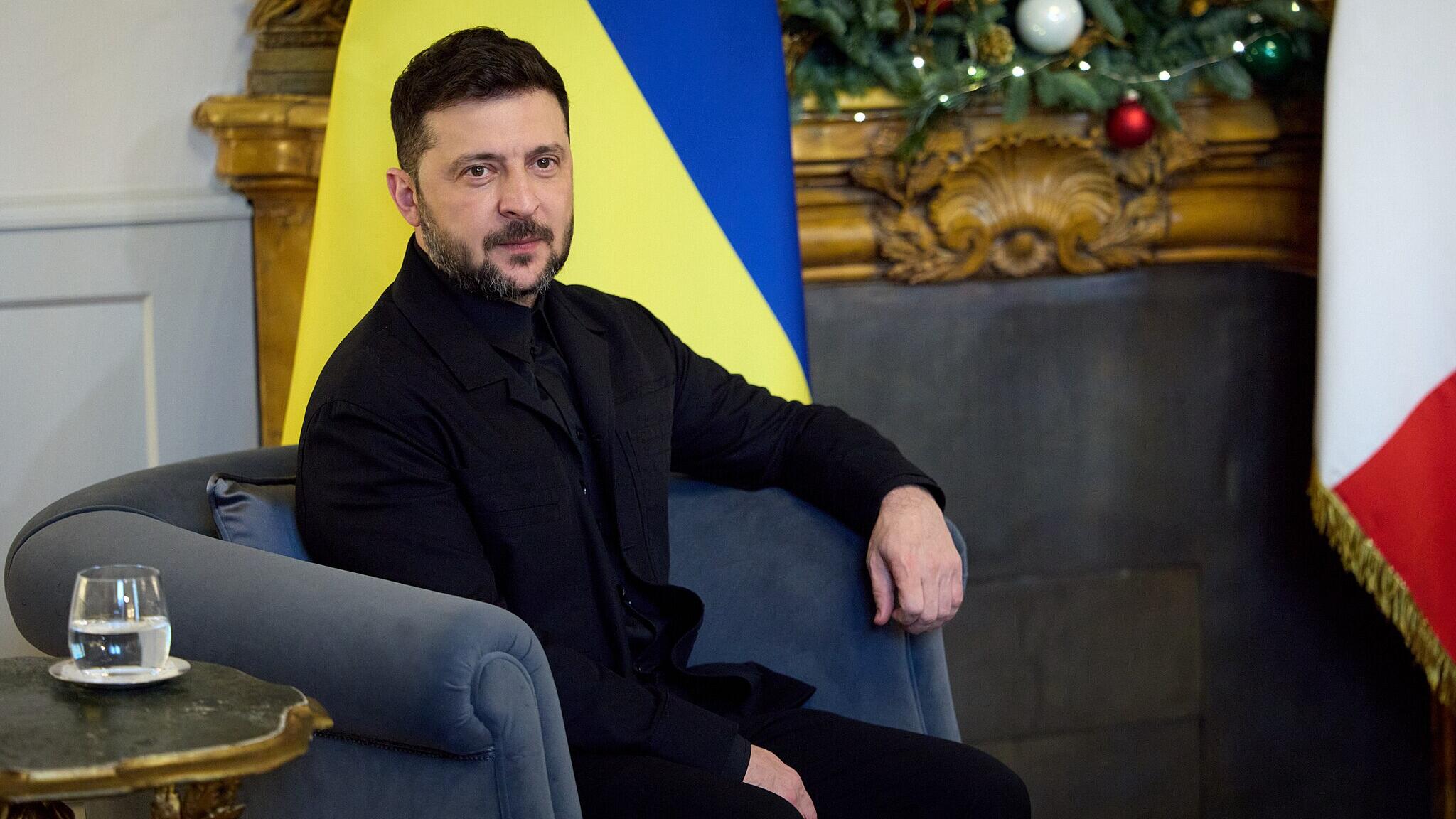 US says Ukraine deal almost done, offers security pact