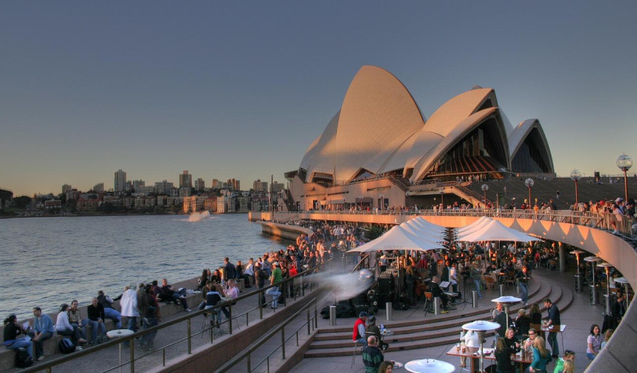 ASX 200 slips as oil slump hits energy; gold miners rise