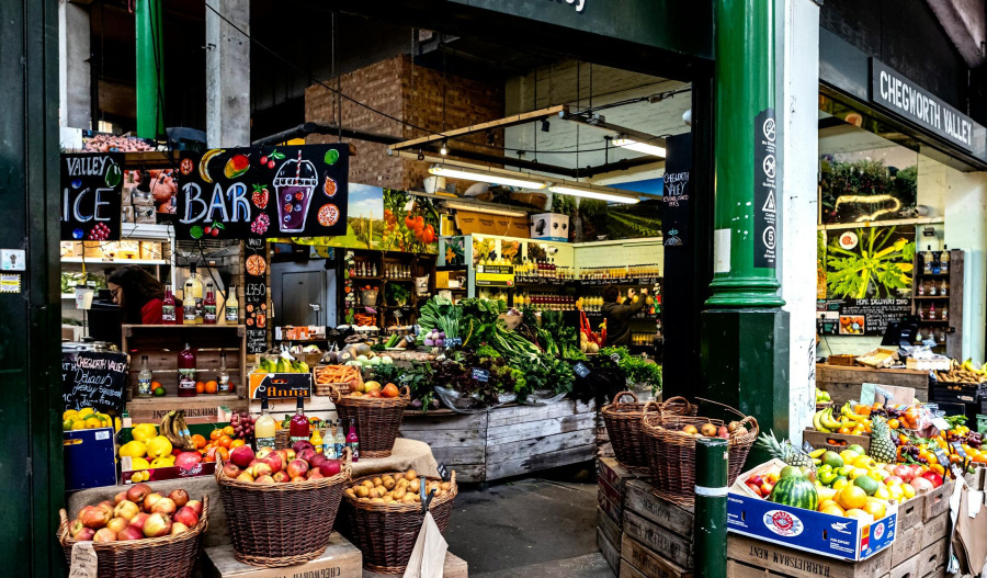 UK inflation falls amid lower food prices