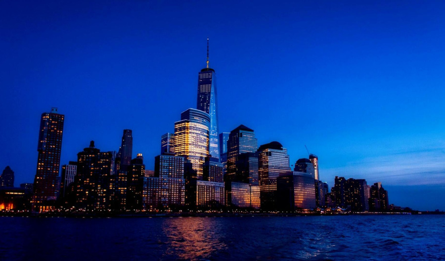 US futures edge lower after Wall St recovery