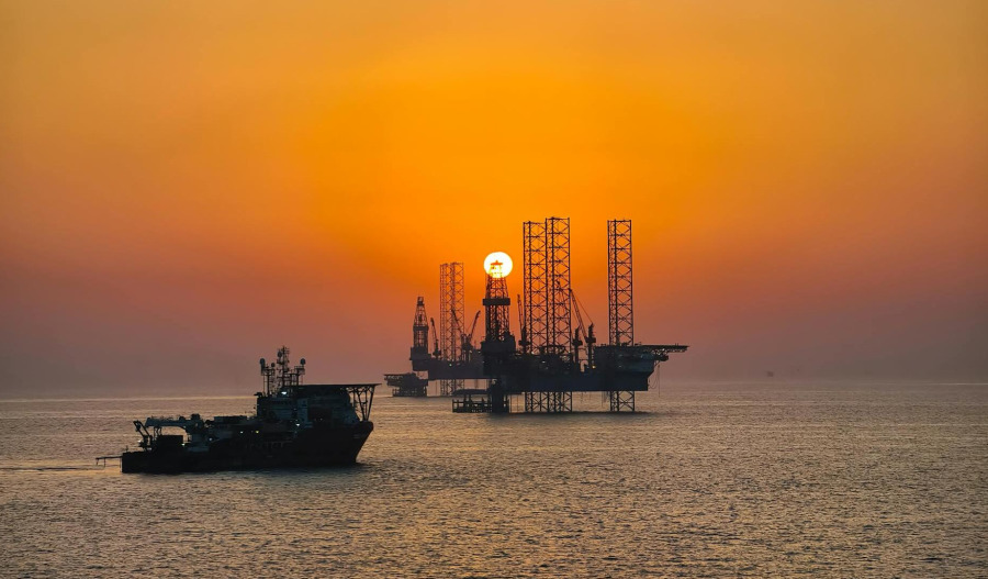 Oil set for second weekly drop amid peace hopes