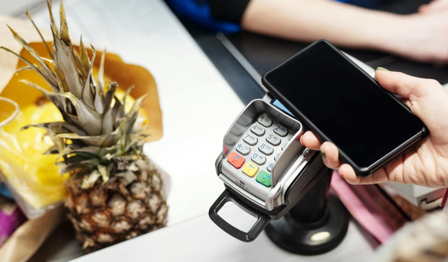 US consumer sentiment up slightly in December: UMich