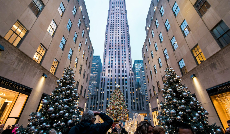 US markets close higher; tech leads holiday week