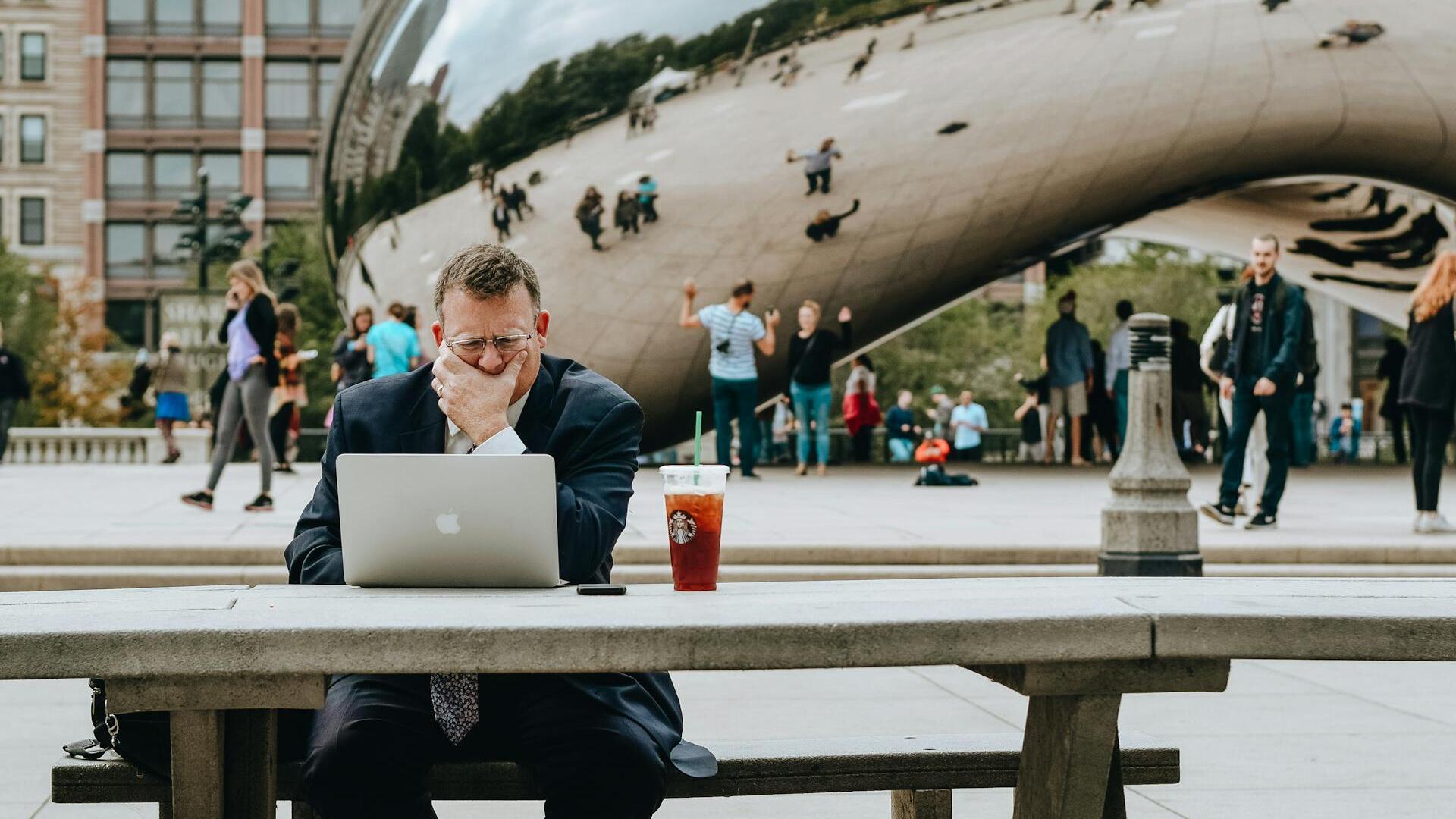 US GDP expands 4.3% in Q3; consumer confidence falls