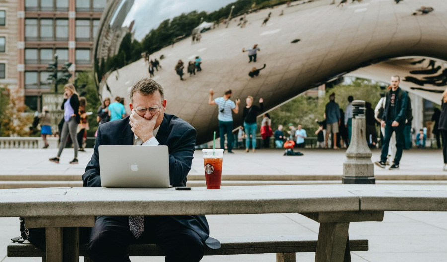 US GDP expands 4.3% in Q3; consumer confidence falls