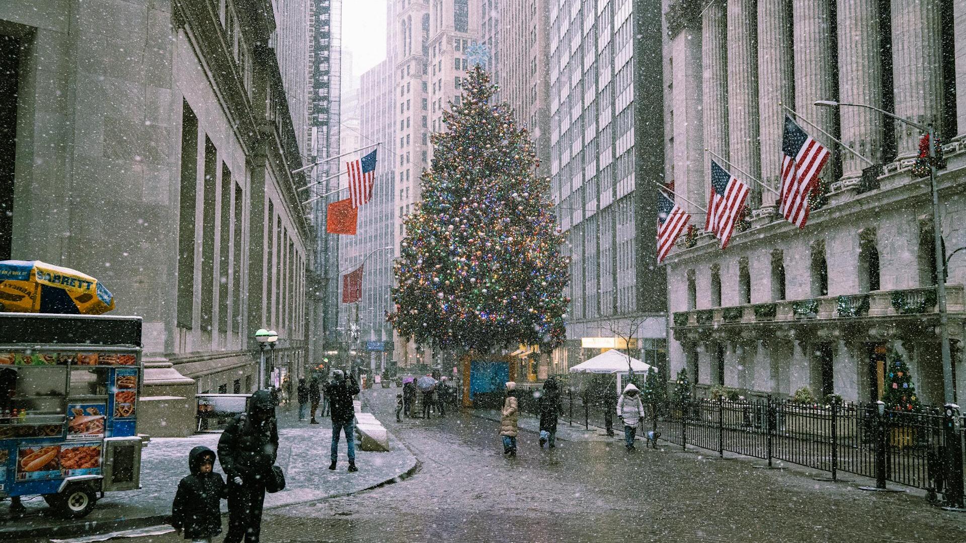 US markets gain; S&P 500 hits record close