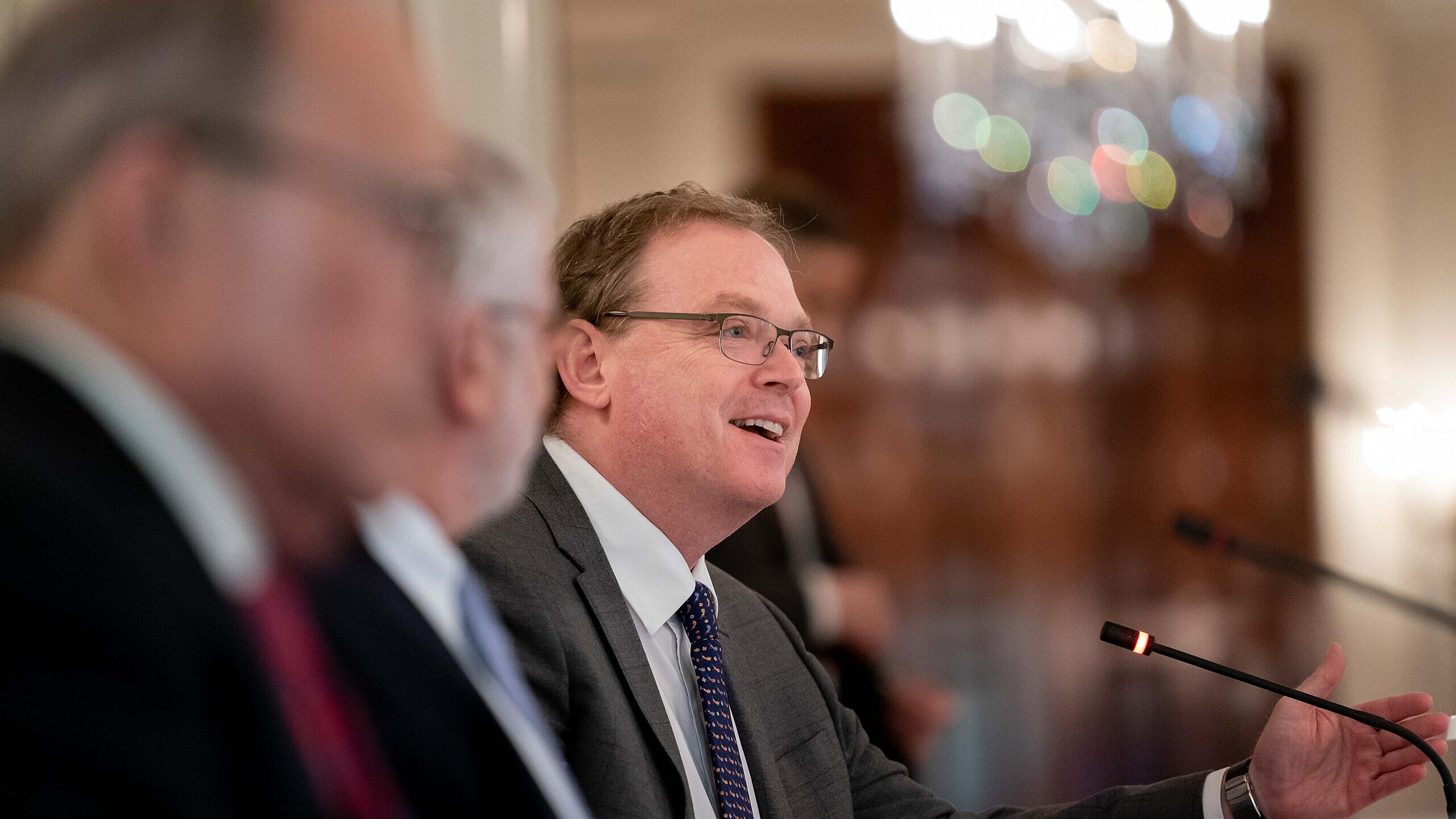Hassett says Federal Reserve is behind on rate cuts