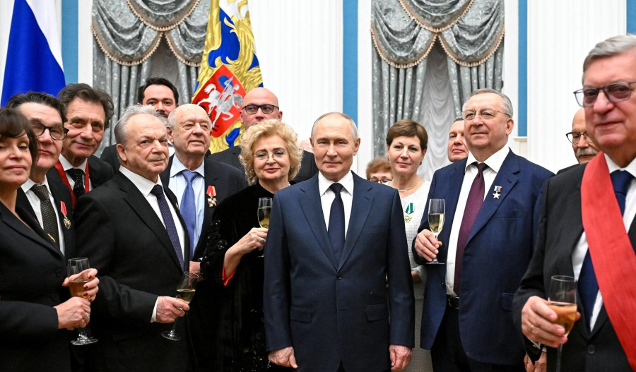 Peace hopes dented by Putin residence attack claim