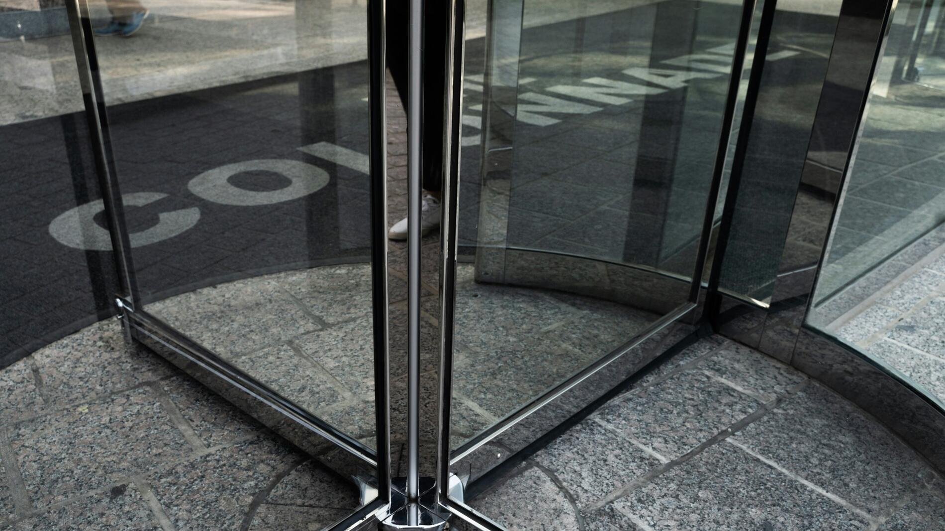 Star executive search widens amid more departures